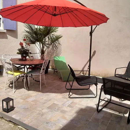 La Maison Bleue Homestay Vichy